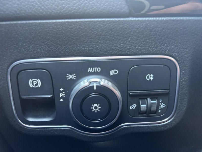 Photo 21 de l'offre de MERCEDES-BENZ CLASSE B 180 Ess. 136cv BVM6 BUSINESS GPS SC Camera Attel. 1ère Main à 21750€ chez Mérignac auto