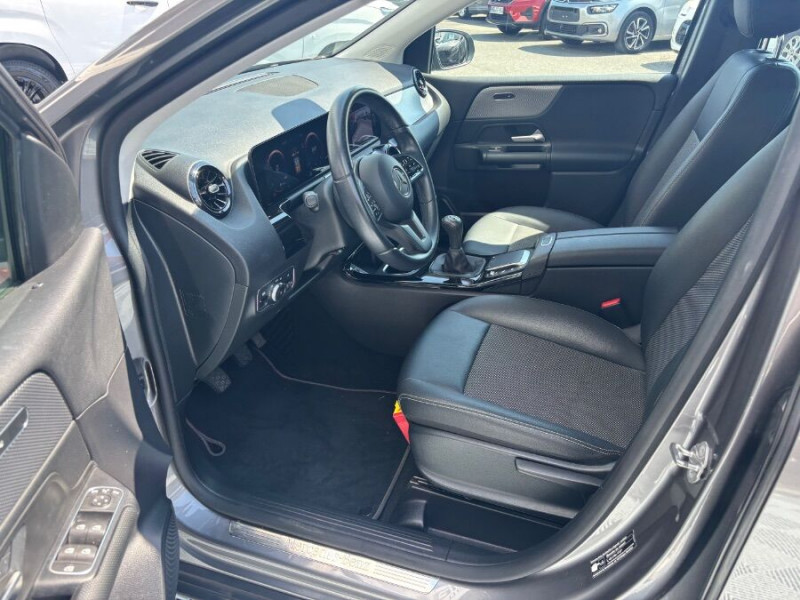 Photo 23 de l'offre de MERCEDES-BENZ CLASSE B 180 Ess. 136cv BVM6 BUSINESS GPS SC Camera Attel. 1ère Main à 21750€ chez Mérignac auto