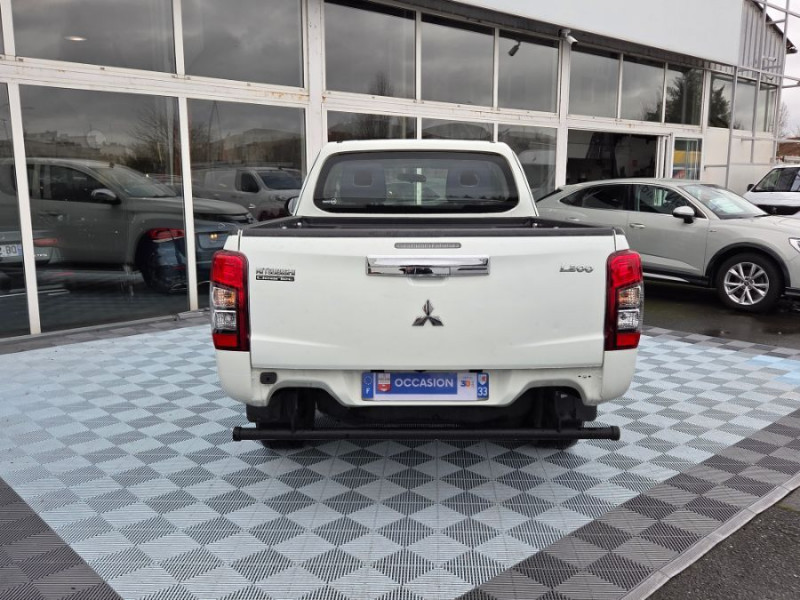 Photo 11 de l'offre de MITSUBISHI L200 2.2 DI-D 150 BVM6 4WD CLUB CAB INVITE CLIM à 28900€ chez Mérignac auto