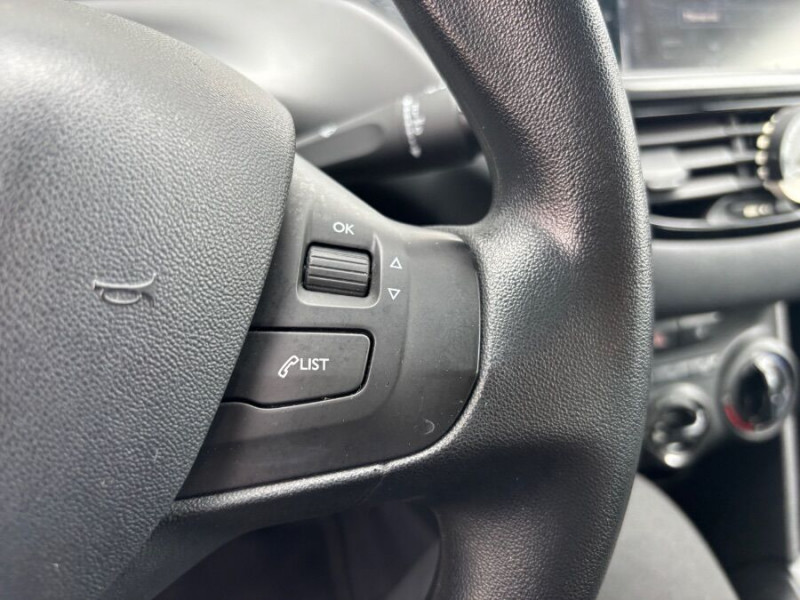 Photo 22 de l'offre de PEUGEOT 208 1.6 BlueHDi 75 ACTIVE CLIM Bluetooth à 10980€ chez Mérignac auto