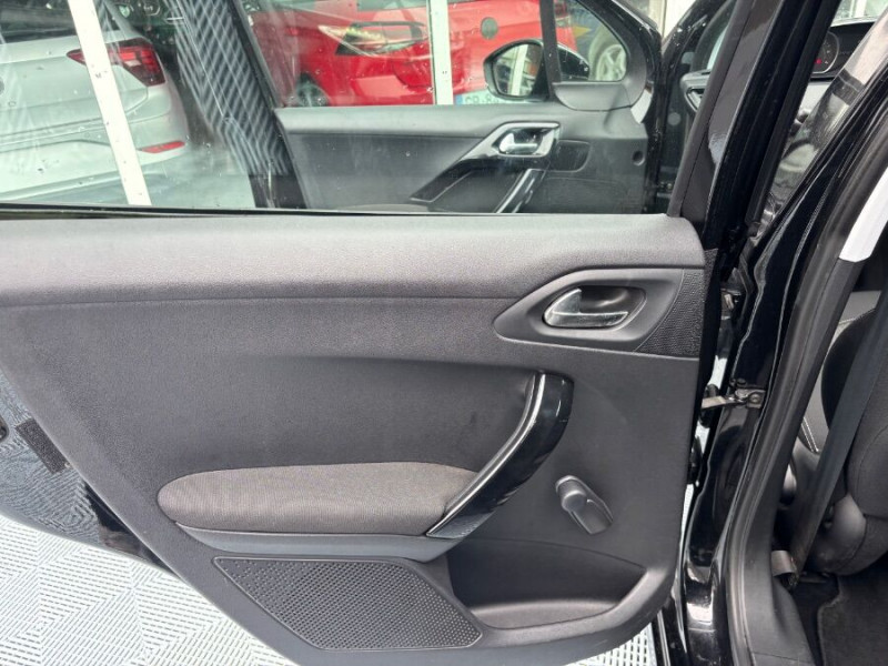 Photo 16 de l'offre de PEUGEOT 208 1.6 BlueHDi 75 ACTIVE CLIM Bluetooth à 10980€ chez Mérignac auto