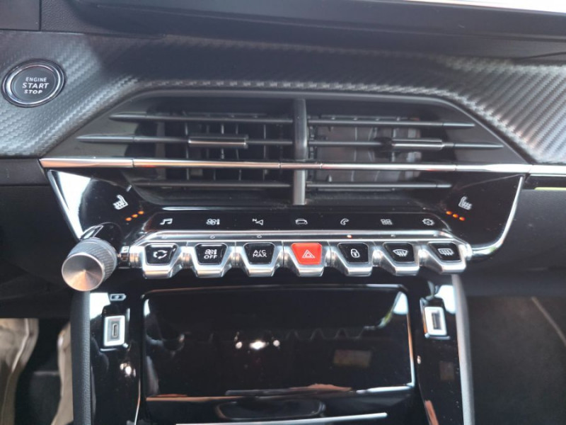 Photo 24 de l'offre de PEUGEOT 2008 1.5 BlueHDi 110 BVM6 GT GPS Camera SC à 18950€ chez Mérignac auto