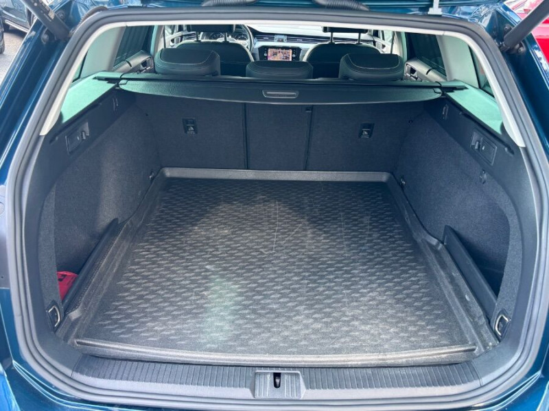 Photo 14 de l'offre de VOLKSWAGEN PASSAT SW VIII 1.5 TSI 150 DSG7 STYLE BUSINESS CUIR GPS ACC Hayon EL. 1ère Main à 28900€ chez Mérignac auto