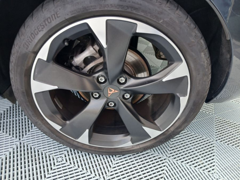 Photo 10 de l'offre de CUPRA LEON NEW IV 1.5 eTSI 150 HYBRID DSG V GPS JA18 SC Key Less Gtie 05/30 à 28950€ chez Mérignac auto