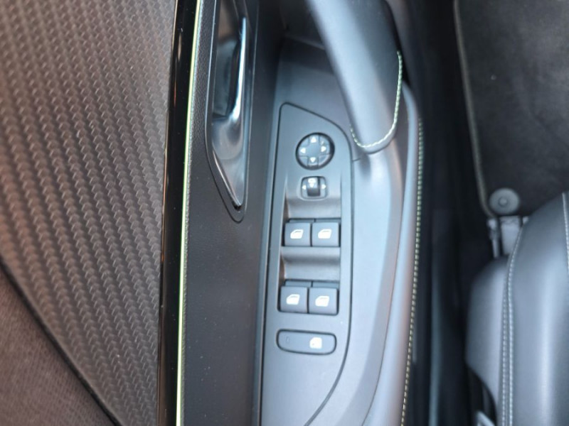 Photo 34 de l'offre de PEUGEOT 2008 1.5 BlueHDi 110 BVM6 GT GPS Camera SC à 18950€ chez Mérignac auto