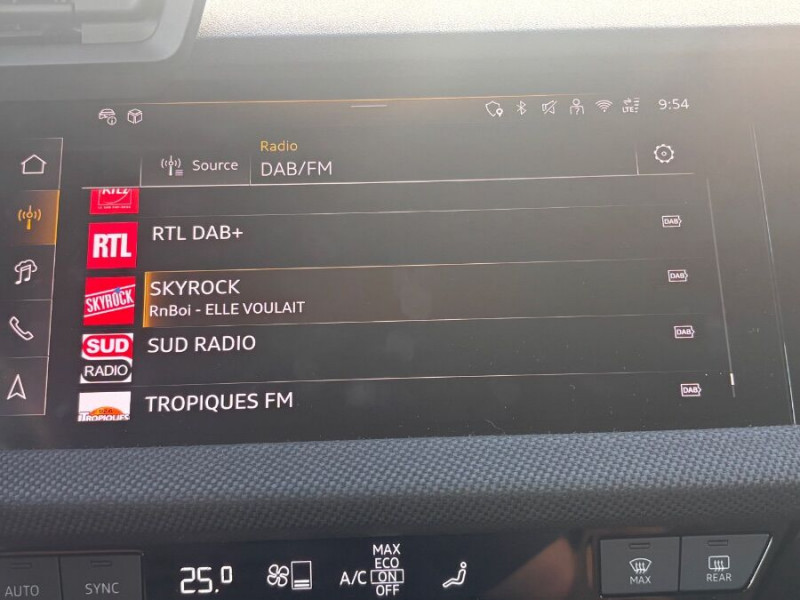 Photo 32 de l'offre de AUDI A3 SPORTBACK IV New 40 TFSIe 204 25.7kWh S Tronic S LINE 142Kms Elect. WLTP Key Less Hayon EL. à 39450€ chez Mérignac auto