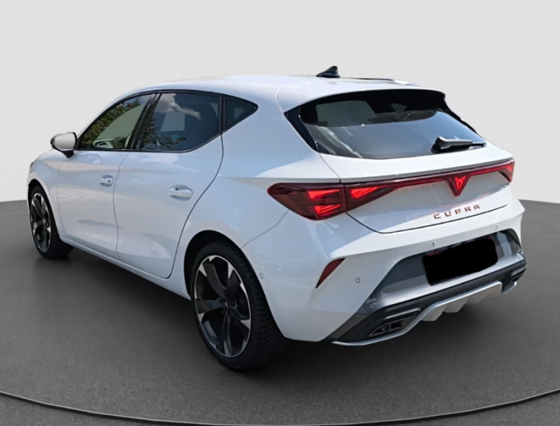 Photo 3 de l'offre de CUPRA LEON NEW IV 1.5 eTSI 150 HYBRID DSG V GPS JA18 SC Key Less Gtie 05/30 à 29450€ chez Mérignac auto