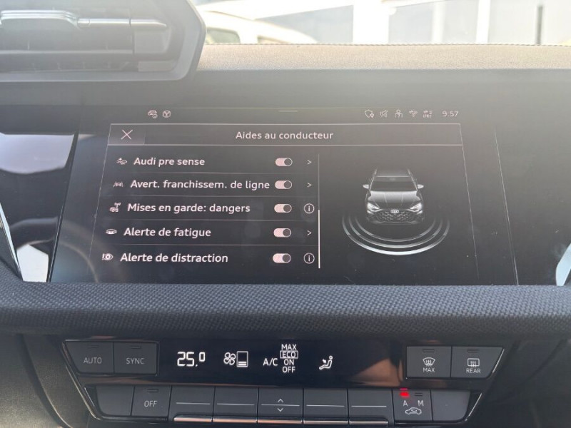 Photo 42 de l'offre de AUDI A3 SPORTBACK IV New 40 TFSIe 204 25.7kWh S Tronic S LINE 142Kms Elect. WLTP Key Less Hayon EL. à 39450€ chez Mérignac auto
