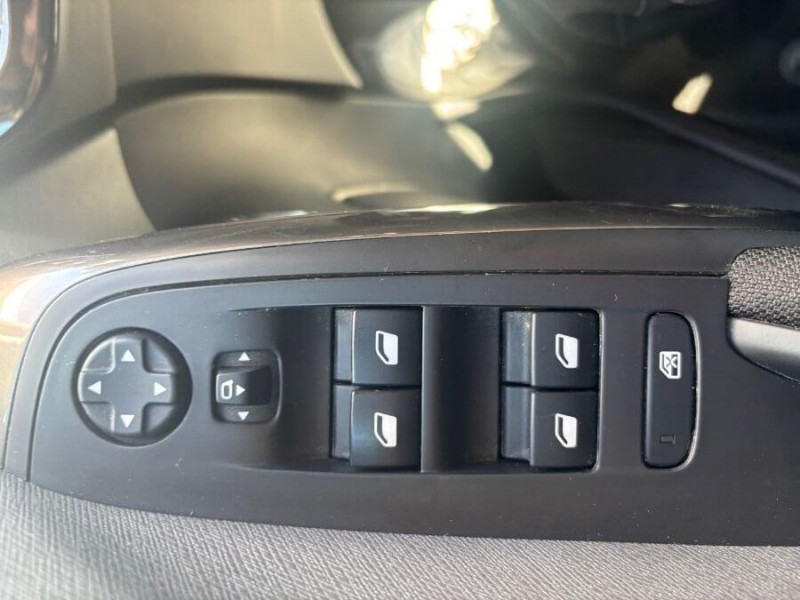 Photo 17 de l'offre de CITROEN GRAND C4 SPACETOURER 1.5 BlueHDi 130 EAT8 SHINE Cam360° Attel. 7PL 1ère Main à 23450€ chez Mérignac auto