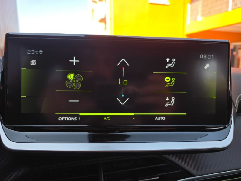 Photo 31 de l'offre de PEUGEOT 2008 1.5 BlueHDi 110 BVM6 GT GPS Camera SC à 18950€ chez Mérignac auto
