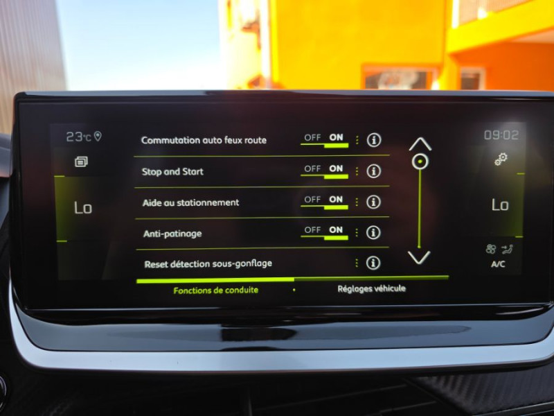 Photo 38 de l'offre de PEUGEOT 2008 1.5 BlueHDi 110 BVM6 GT GPS Camera SC à 18950€ chez Mérignac auto