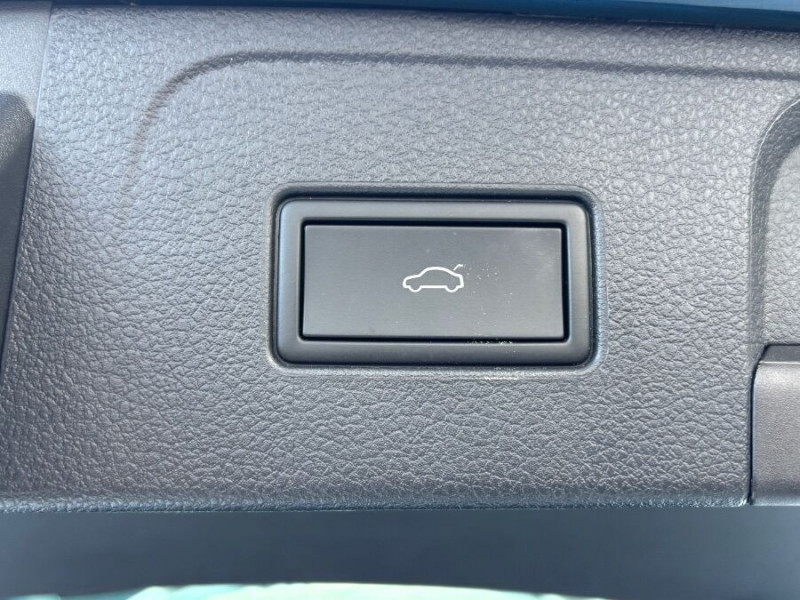 Photo 10 de l'offre de VOLKSWAGEN PASSAT SW VIII 1.5 TSI 150 DSG7 STYLE BUSINESS CUIR GPS ACC Hayon EL. 1ère Main à 28900€ chez Mérignac auto