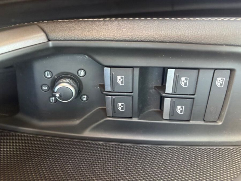 Photo 30 de l'offre de AUDI A3 SPORTBACK IV New 40 TFSIe 204 25.7kWh S Tronic S LINE 142Kms Elect. WLTP Key Less Hayon EL. à 39450€ chez Mérignac auto