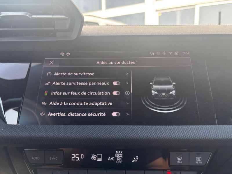 Photo 41 de l'offre de AUDI A3 SPORTBACK IV New 40 TFSIe 204 25.7kWh S Tronic S LINE 142Kms Elect. WLTP Key Less Hayon EL. à 39450€ chez Mérignac auto