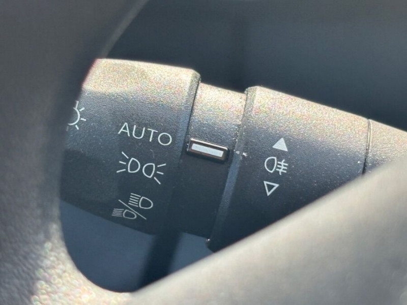 Photo 16 de l'offre de PEUGEOT PARTNER XL LONG 1.5 BlueHDi 100 BVM6 CLIM Camera Attel. à 17950€ chez Mérignac auto