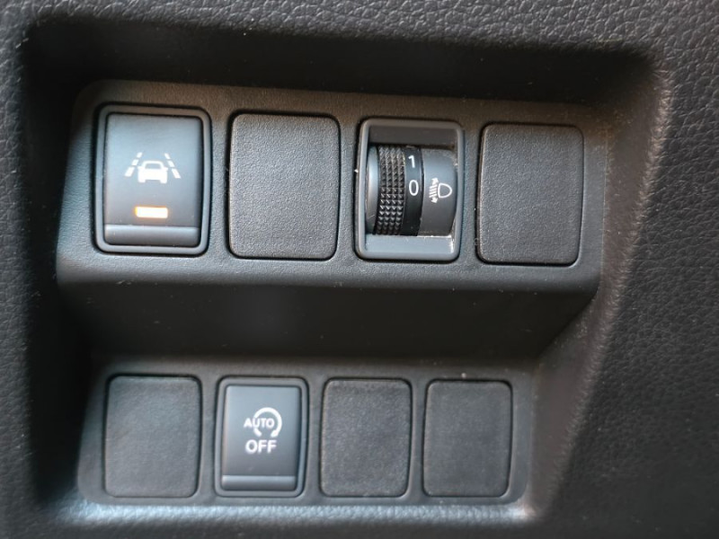 Photo 23 de l'offre de NISSAN QASHQAI 1.5 DCi 110 BVM6 N CONNECTA 360° TOIT Pano JA18 à 14950€ chez Mérignac auto