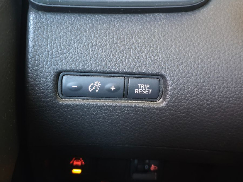 Photo 30 de l'offre de NISSAN QASHQAI 1.5 DCi 110 BVM6 N CONNECTA 360° TOIT Pano JA18 à 14950€ chez Mérignac auto