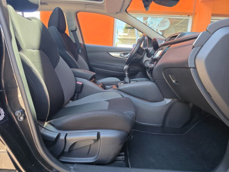 Photo 16 de l'offre de NISSAN QASHQAI 1.5 DCi 110 BVM6 N CONNECTA 360° TOIT Pano JA18 à 14950€ chez Mérignac auto
