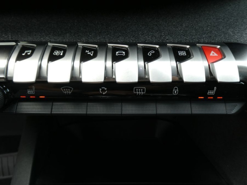 Photo 6 de l'offre de PEUGEOT 3008 II 1.5 BlueHDi 130 EAT8 GT LINE Carplay LED SC Attel. à 20950€ chez Mérignac auto
