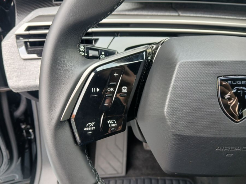Photo 15 de l'offre de PEUGEOT 5008 HYBRID 145 e-DCS6 ALLURE Cam360° Panoramic Pack 7PL à 30450€ chez Mérignac auto