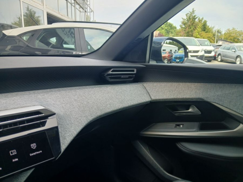 Photo 26 de l'offre de PEUGEOT 5008 HYBRID 145 e-DCS6 ALLURE Cam360° Panoramic Pack 7PL à 30450€ chez Mérignac auto