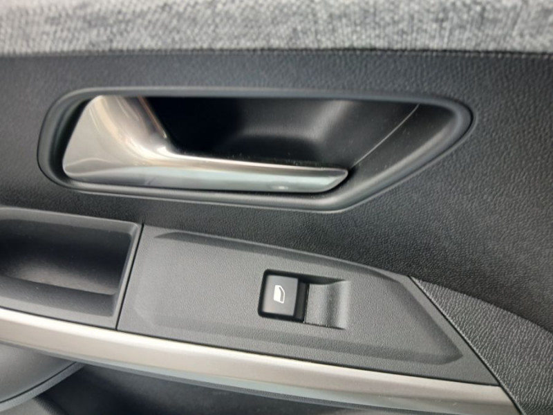 Photo 29 de l'offre de PEUGEOT 5008 HYBRID 145 e-DCS6 ALLURE Cam360° Panoramic Pack 7PL à 30450€ chez Mérignac auto