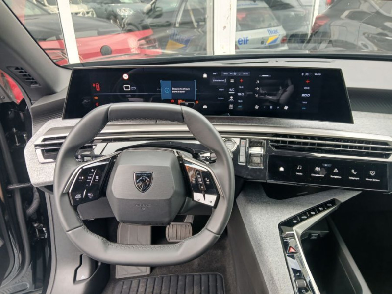 Photo 13 de l'offre de PEUGEOT 5008 HYBRID 145 e-DCS6 ALLURE Cam360° Panoramic Pack 7PL à 30450€ chez Mérignac auto