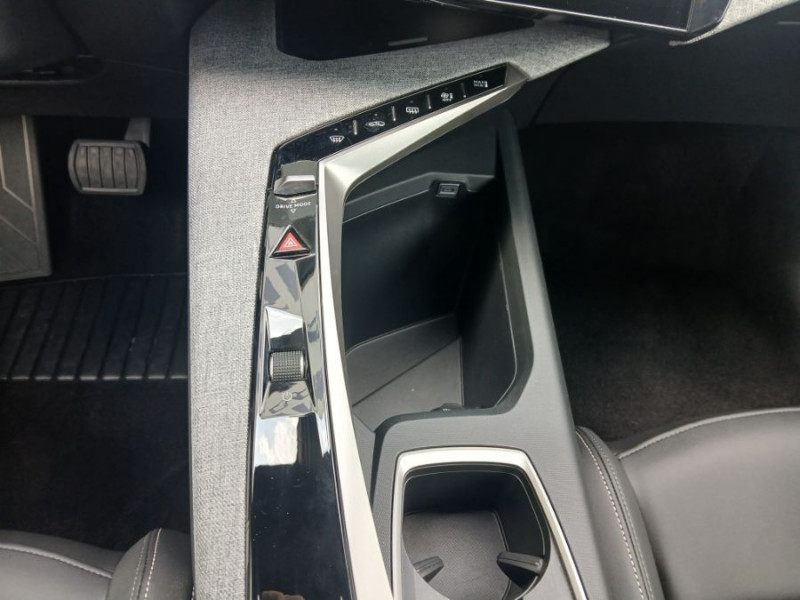 Photo 25 de l'offre de PEUGEOT 5008 HYBRID 145 e-DCS6 ALLURE Cam360° Panoramic Pack 7PL à 30450€ chez Mérignac auto