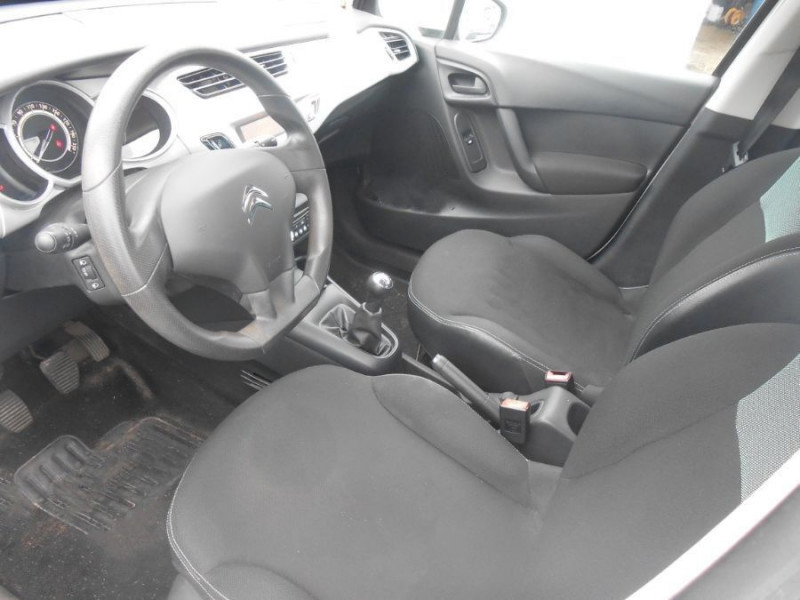 Photo 5 de l'offre de CITROEN C3 II 1.0 VTi 68 CONFORT CLIM 1ère Main à 5950€ chez Mérignac auto