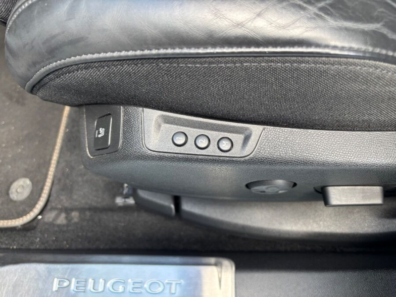 Photo 16 de l'offre de PEUGEOT 5008 II 1.5 BlueHDi 130 EAT8 GT LINE Full CUIR TOE JA18 Hayon EL. 7PL à 23950€ chez Mérignac auto