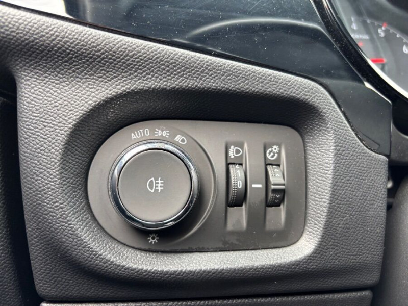 Photo 19 de l'offre de OPEL CORSA VI 1.5 Diesel 100 BVM6 EDITION GPS Radar JA16p à 13470€ chez Mérignac auto