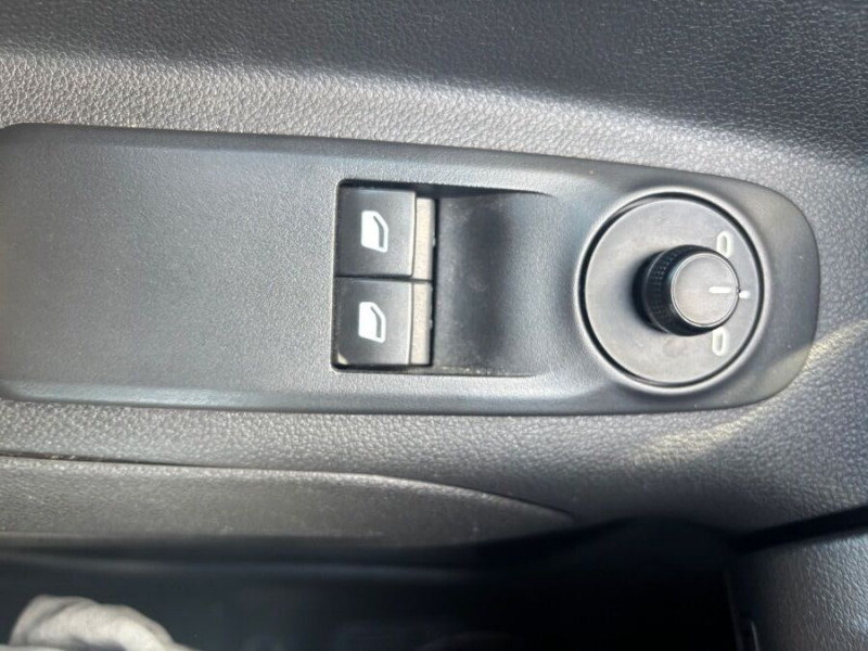 Photo 14 de l'offre de CITROEN BERLINGO 1.5 BlueHDi 100 BVM6 LIVE CLIM Bluetooth à 18450€ chez Mérignac auto