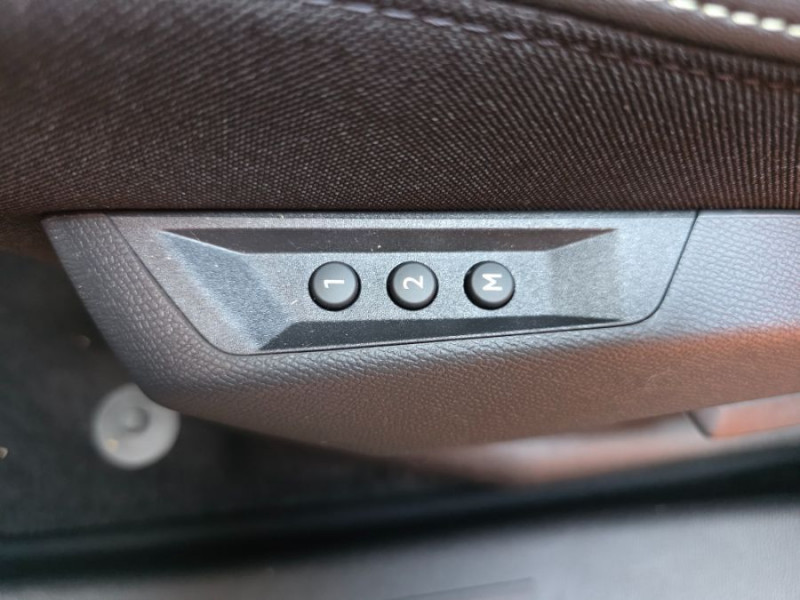 Photo 16 de l'offre de PEUGEOT 3008 HYBRID 145 e-DCS6 GT EXCLUSIVE Alcantara 360° Gtie 02/30 à 34690€ chez Mérignac auto
