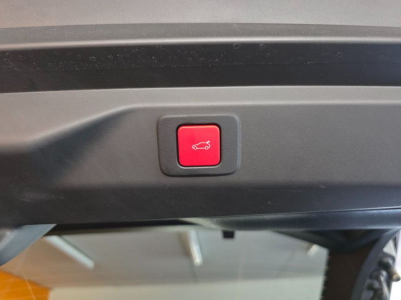 Photo 13 de l'offre de PEUGEOT 3008 HYBRID 145 e-DCS6 GT EXCLUSIVE Alcantara 360° Gtie 02/30 à 34690€ chez Mérignac auto