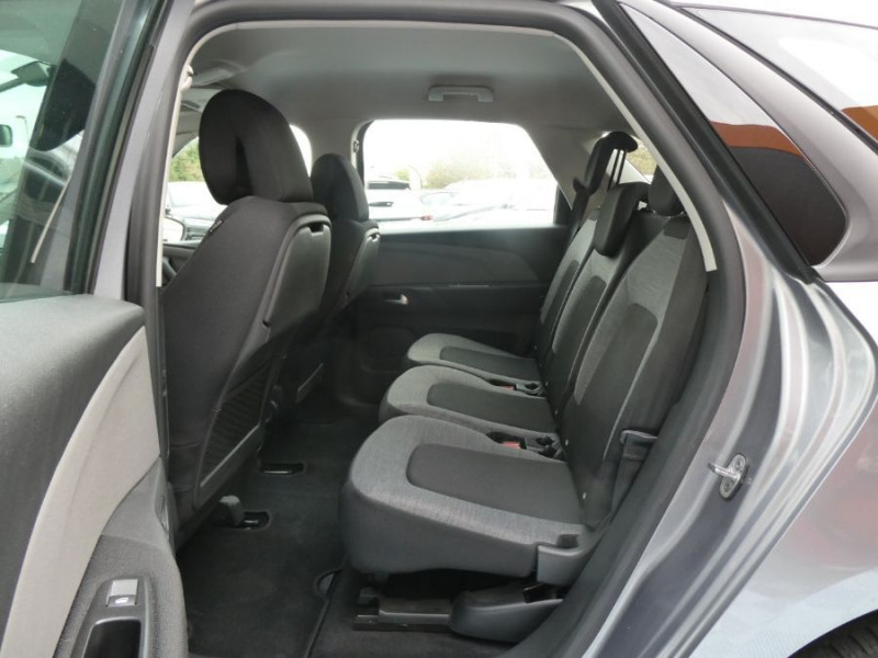 Photo 16 de l'offre de CITROEN C4 SPACETOURER 1.2 PureTech 130 EAT8 PACK GPS à 12900€ chez Mérignac auto