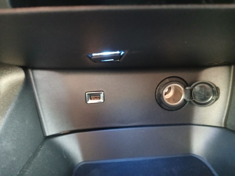 Photo 41 de l'offre de PEUGEOT 5008 II 1.5 BlueHDi 130 EAT8 ALLURE PACK 7PL Hayon EL. SC 1ère Main à 23450€ chez Mérignac auto