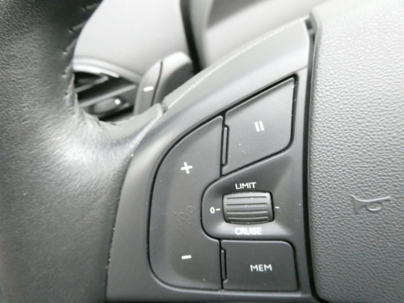 Photo 26 de l'offre de CITROEN C4 SPACETOURER 1.2 PureTech 130 EAT8 PACK GPS à 12900€ chez Mérignac auto