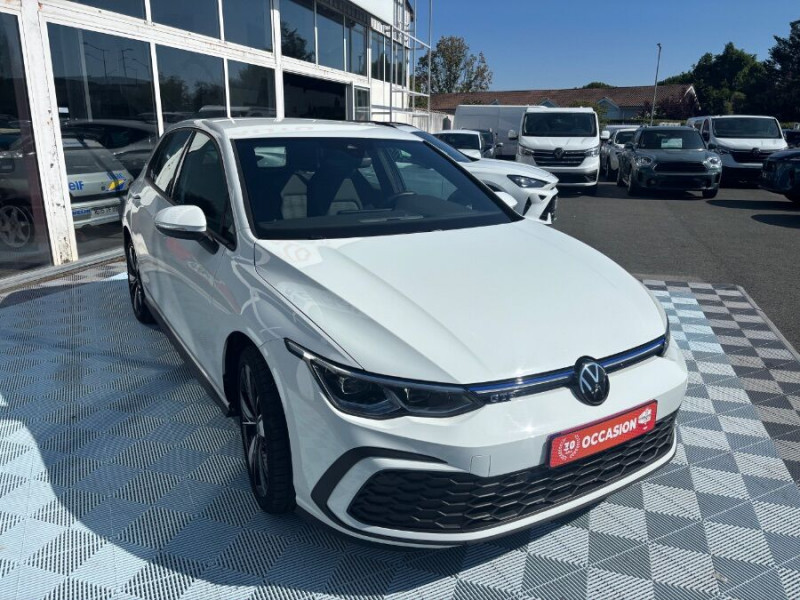 Photo 2 de l'offre de VOLKSWAGEN GOLF VIII 1.4 HYBRID 245 GTE GPS Cockpit JA18 LED+ à 26950€ chez Mérignac auto
