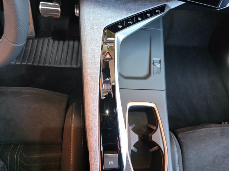 Photo 31 de l'offre de PEUGEOT 3008 HYBRID 145 e-DCS6 GT EXCLUSIVE Alcantara 360° Gtie 02/30 à 34690€ chez Mérignac auto