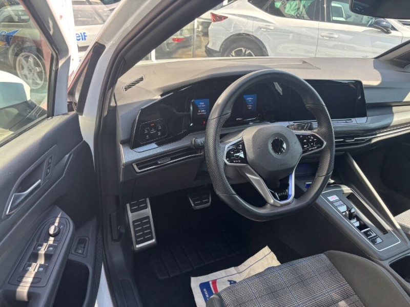 Photo 15 de l'offre de VOLKSWAGEN GOLF VIII 1.4 HYBRID 245 GTE GPS Cockpit JA18 LED+ à 26950€ chez Mérignac auto