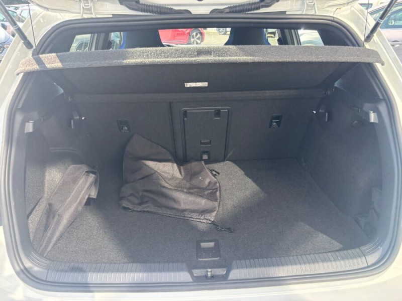 Photo 10 de l'offre de VOLKSWAGEN GOLF VIII 1.4 HYBRID 245 GTE GPS Cockpit JA18 LED+ à 26950€ chez Mérignac auto