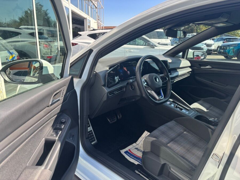Photo 14 de l'offre de VOLKSWAGEN GOLF VIII 1.4 HYBRID 245 GTE GPS Cockpit JA18 LED+ à 26950€ chez Mérignac auto