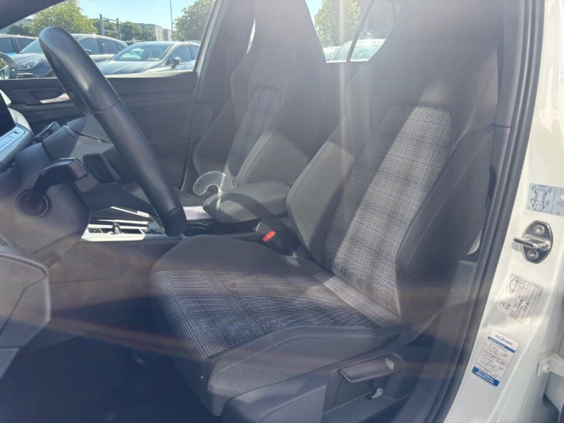 Photo 5 de l'offre de VOLKSWAGEN GOLF VIII 1.4 HYBRID 245 GTE GPS Cockpit JA18 LED+ à 26950€ chez Mérignac auto