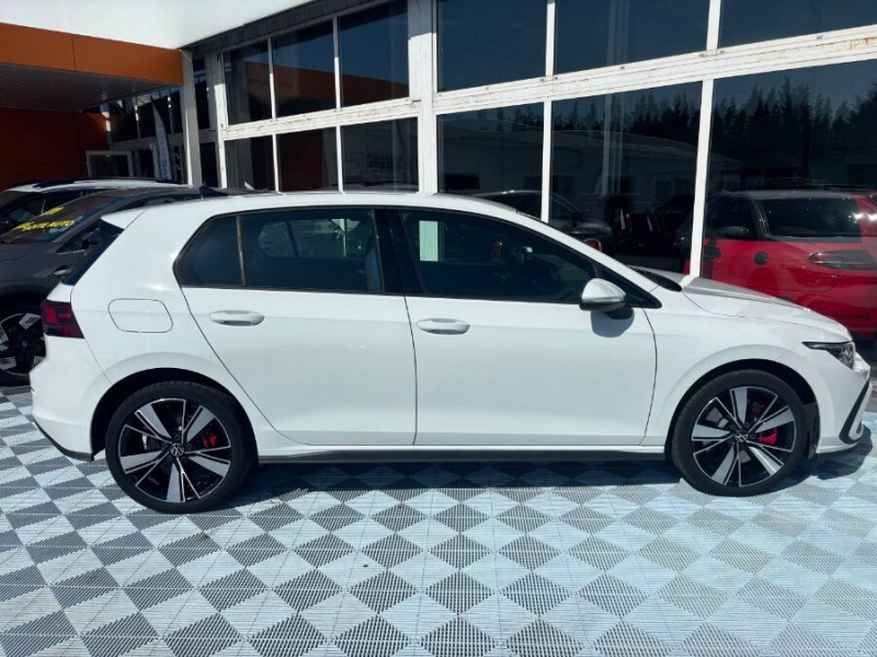 Photo 12 de l'offre de VOLKSWAGEN GOLF VIII 1.4 HYBRID 245 GTE GPS Cockpit JA18 LED+ à 26950€ chez Mérignac auto