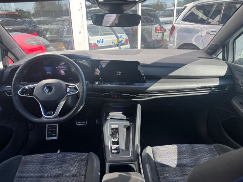 Photo 6 de l'offre de VOLKSWAGEN GOLF VIII 1.4 HYBRID 245 GTE GPS Cockpit JA18 LED+ à 26950€ chez Mérignac auto
