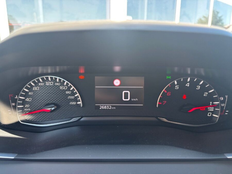 Photo 20 de l'offre de PEUGEOT 2008 II 1.2 PureTech 100 BVM6 ALLURE GPS Camera AB SC à 15890€ chez Mérignac auto