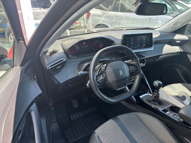 Photo 16 de l'offre de PEUGEOT 2008 II 1.2 PureTech 100 BVM6 ALLURE GPS Camera AB SC à 15890€ chez Mérignac auto
