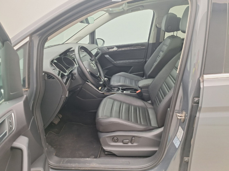 Photo 5 de l'offre de VOLKSWAGEN TOURAN III 2.0 TDI 150 DSG7 CARAT HIGHLINE CUIR TOE Hayon EL. 5PL 1ère Main à 30450€ chez Mérignac auto