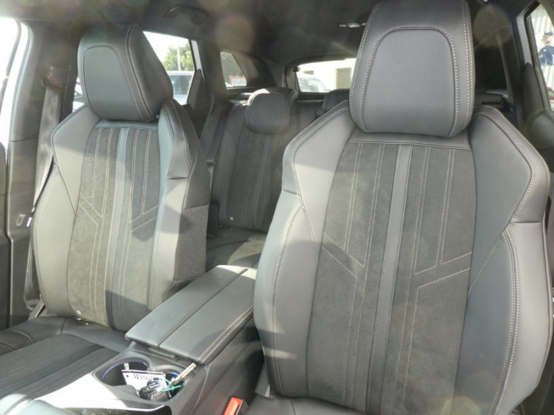 Photo 5 de l'offre de PEUGEOT 3008 II (2) 1.5 BlueHDi 130 EAT8 GT Alcantara TOE Hayon EL. 360° 1ère Main à 25450€ chez Mérignac auto