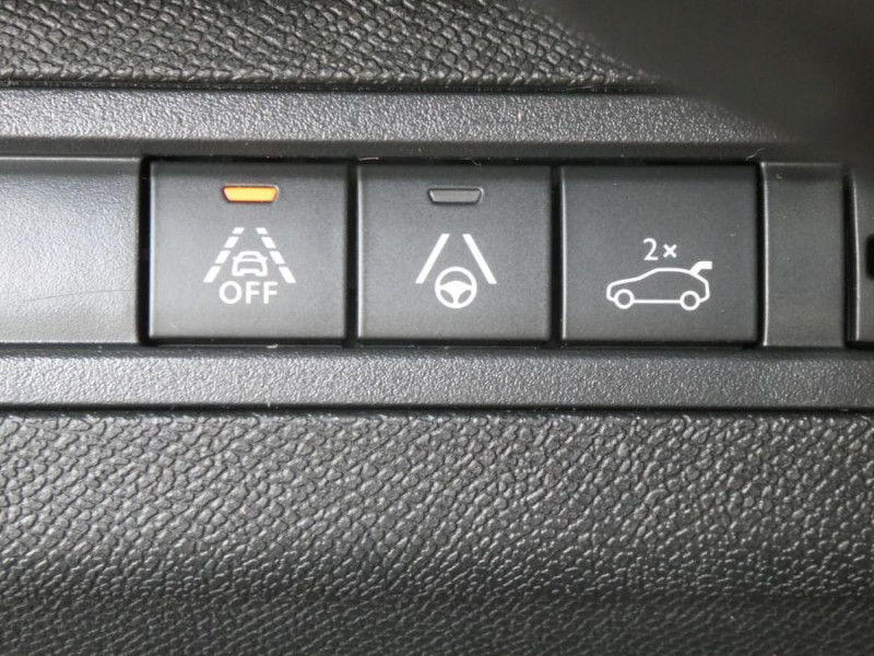 Photo 21 de l'offre de PEUGEOT 3008 II (2) 1.5 BlueHDi 130 EAT8 GT Alcantara TOE Hayon EL. 360° 1ère Main à 25450€ chez Mérignac auto